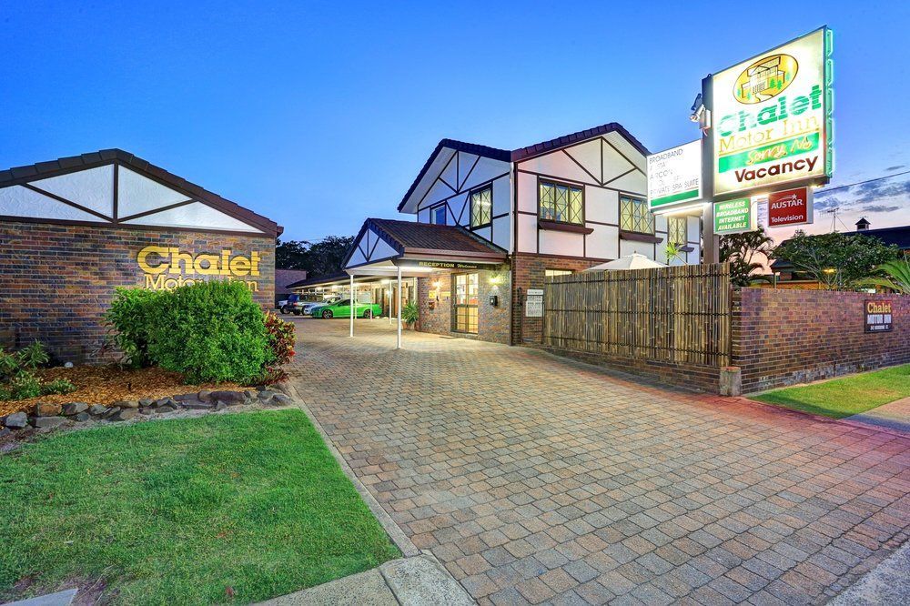 Chalet Motor Inn Bundaberg Exterior foto