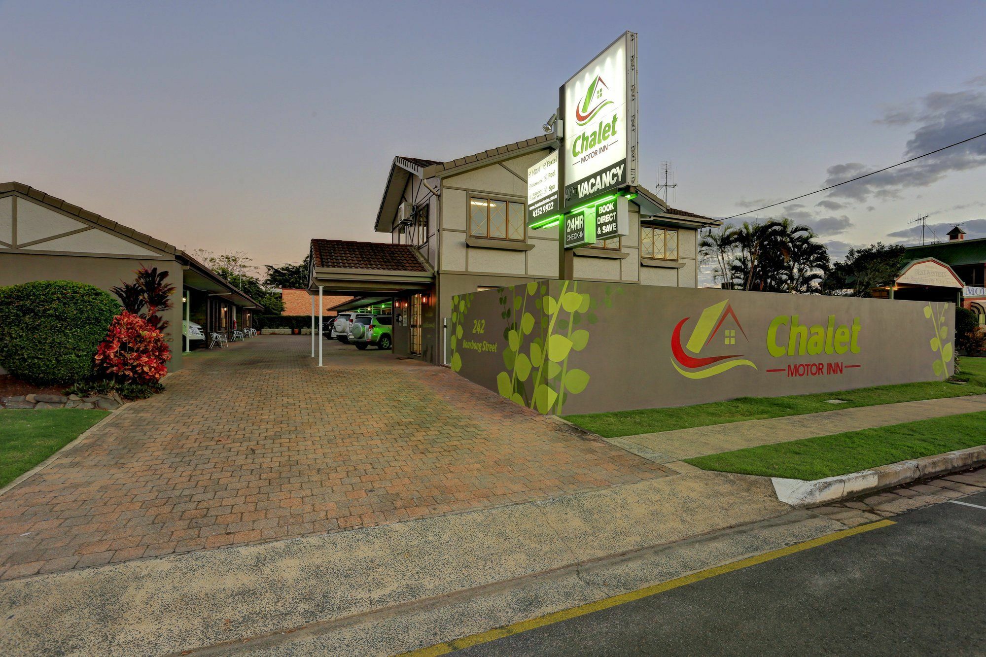 Chalet Motor Inn Bundaberg Exterior foto